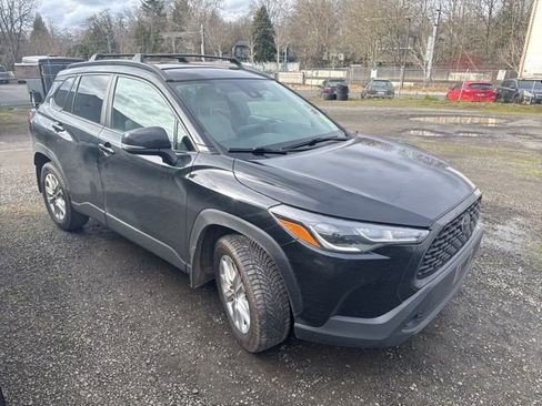 Used 2022 Toyota Corolla Cross LE image 1