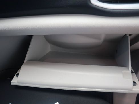 Used 2023 Chrysler Voyager LX FWD image 38
