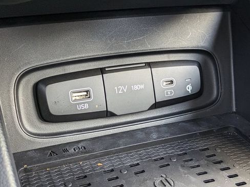 Used 2026 Hyundai Venue SEL FWD image 31