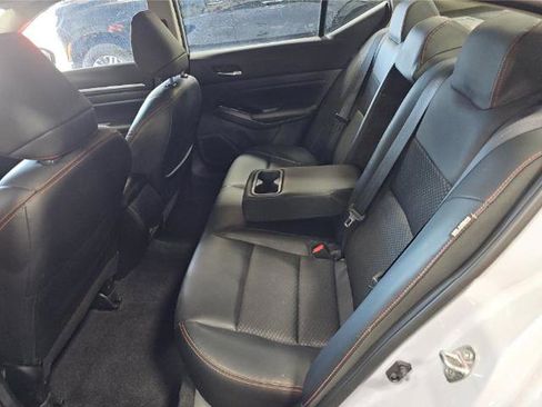 Used 2025 Nissan Altima 2.5 SR FWD image 9