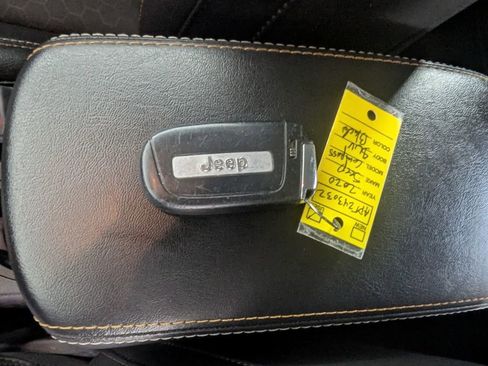 Used 2020 Jeep Compass Latitude FWD image 30