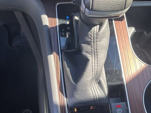 Used 2022 Toyota Sienna XLE image 22