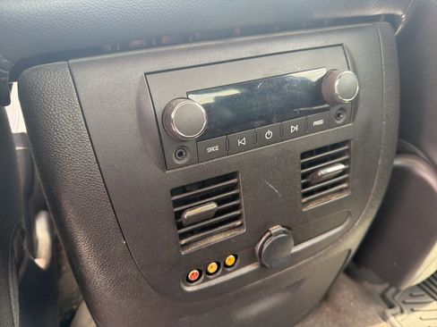 Used 2013 Chevrolet Avalanche LTZ AWD/4WD image 25