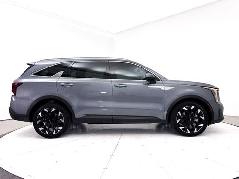 Certified 2025 Kia Sorento SX FWD image 14