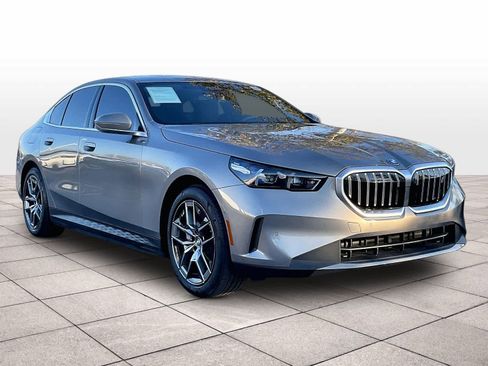 Certified 2026 BMW i5 eDrive40 w/ Premium Package image 2