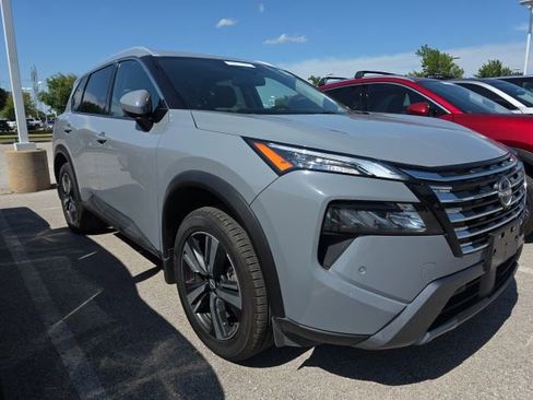 Used 2025 Nissan Rogue SL FWD image 1