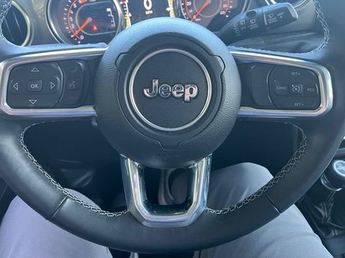 Used 2022 Jeep Wrangler Unlimited Sahara AWD/4WD image 18