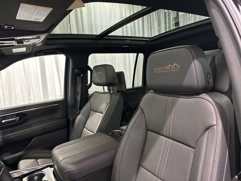 Certified 2025 Chevrolet Suburban High Country image 27
