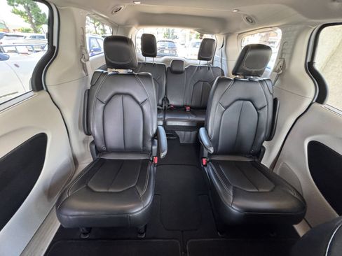 Used 2024 Chrysler Pacifica Touring-L FWD image 41