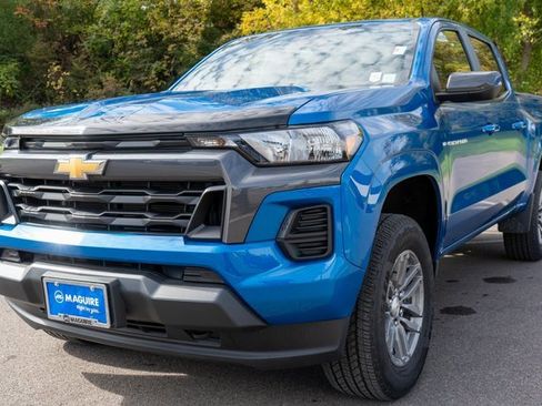 Used 2023 Chevrolet Colorado LT image 2