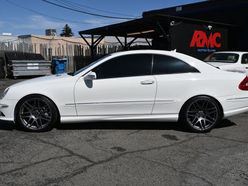 Used 2009 Mercedes-Benz CLK 550 Coupe image 7