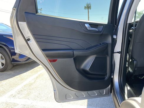 Used 2021 Ford Escape SE image 20