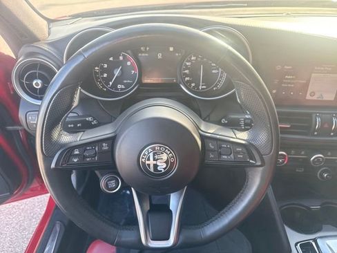 Used 2022 Alfa Romeo Giulia Veloce image 11