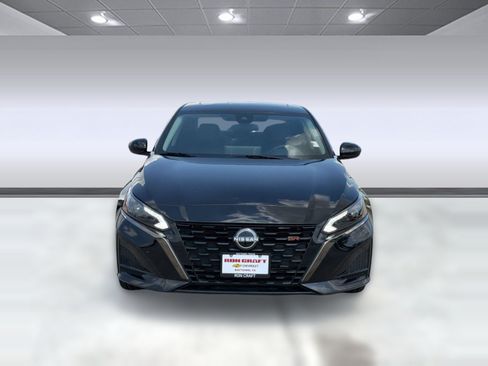Used 2024 Nissan Altima 2.5 SR w/ SR Premium Package FWD image 6
