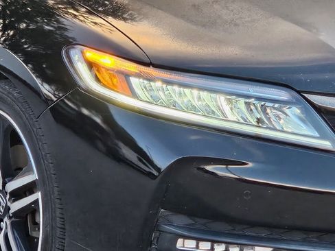 Used 2016 Honda Accord Touring image 9