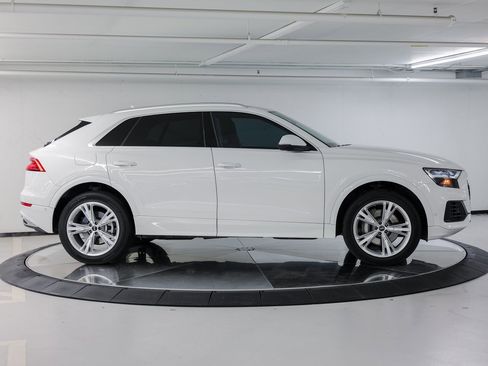 Used 2022 Audi Q8 Premium image 8