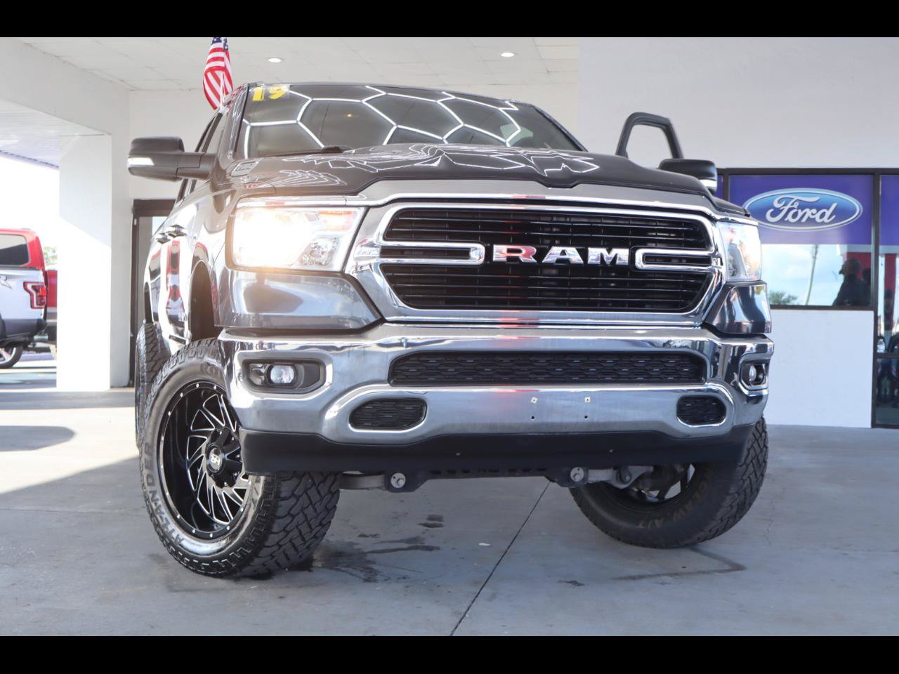 Used 2019 RAM 1500 Big Horn RWD image 1