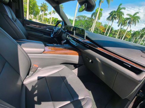 Used 2022 Cadillac Escalade ESV Luxury RWD image 43