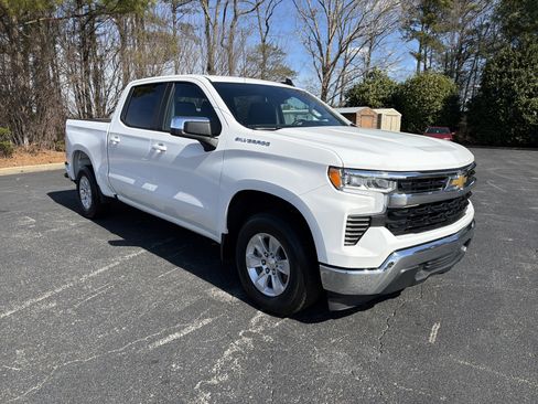 Used 2025 Chevrolet Silverado 1500 LT image 3