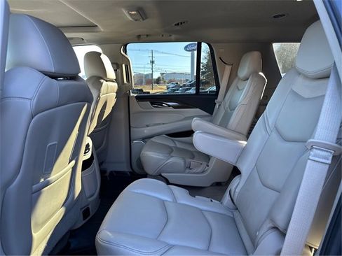 Used 2020 Cadillac Escalade Luxury image 10