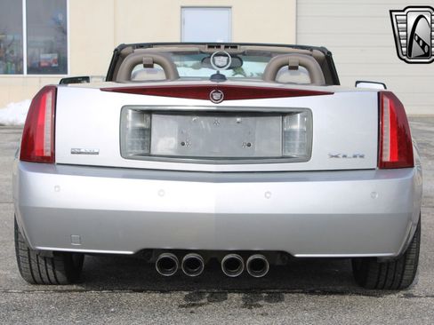 Used 2005 Cadillac XLR image 8