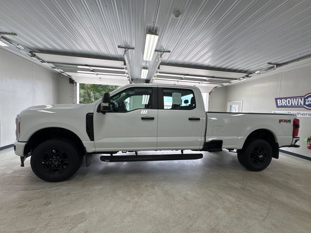 Used 2023 Ford F250 XL w/ STX Appearance Package AWD/4WD image 2