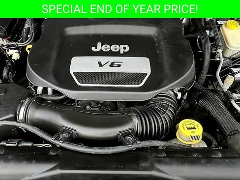 Used 2016 Jeep Wrangler Unlimited Rubicon w/ Connectivity Group image 26