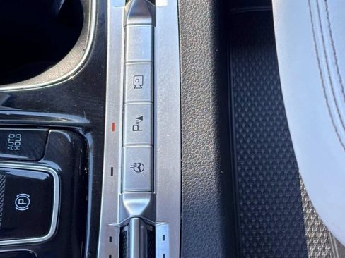 Used 2023 Kia Carnival SX Prestige FWD image 34
