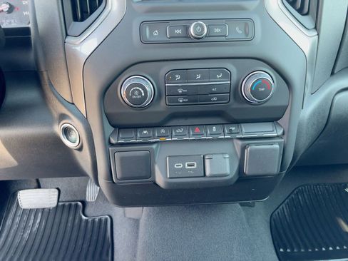 Used 2025 Chevrolet Silverado 1500 Custom image 17