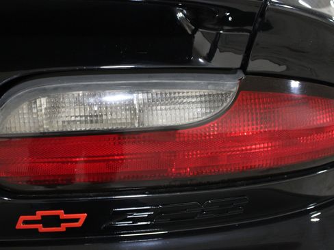 Used 1995 Chevrolet Camaro Z28 RWD image 9