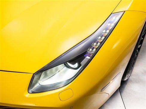 Used 2018 Ferrari 488 GTB RWD image 10
