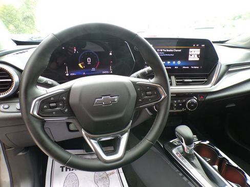 Used 2025 Chevrolet Trax ACTIV w/ Driver Confidence Package FWD image 10