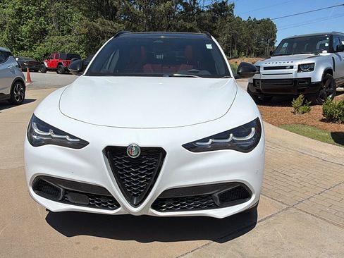 Used 2025 Alfa Romeo Stelvio Sprint image 3