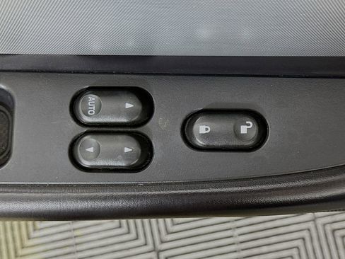 Used 2005 Ford Thunderbird RWD image 19