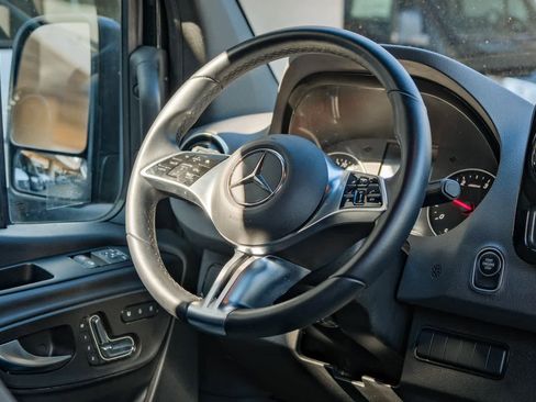 Used 2025 Mercedes-Benz Sprinter 2500 image 16