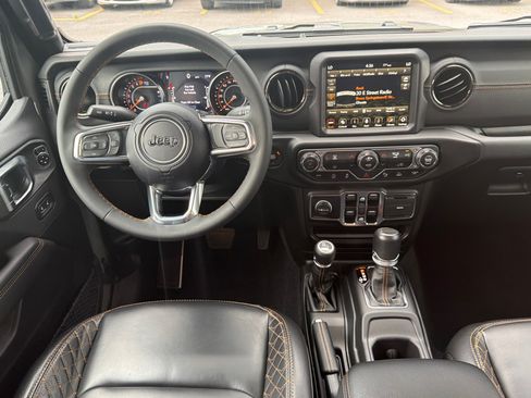 Used 2023 Jeep Gladiator Overland AWD/4WD image 23