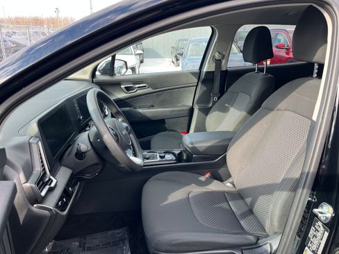 Used 2025 Kia Sportage LX image 35