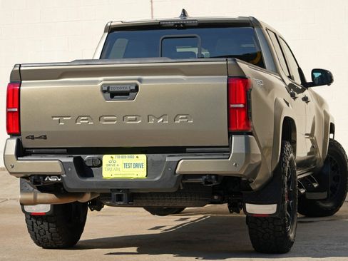 Used 2024 Toyota Tacoma TRD Sport w/ TRD Sport Premium Package AWD/4WD image 5