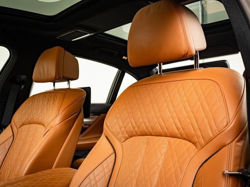 Used 2022 BMW ALPINA B7 xDrive image 24