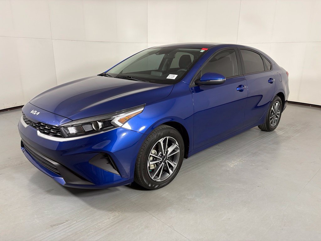 Used 2023 Kia Forte LXS w/ LXS Technology Package FWD image 4