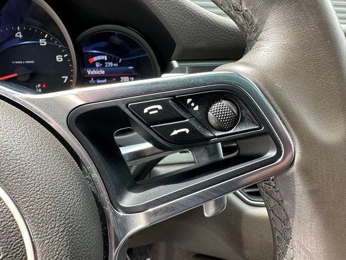 Certified 2018 Porsche Macan AWD/4WD image 24