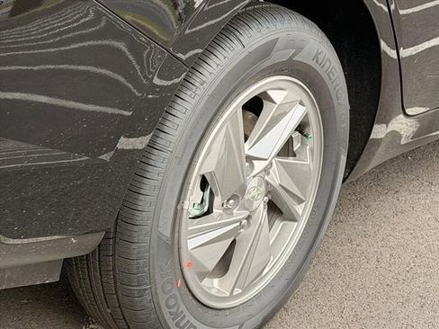 New 2026 Hyundai Elantra SE FWD image 18
