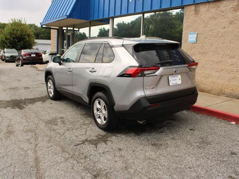 Used 2021 Toyota RAV4 XLE w/ Convenience Package AWD/4WD image 4