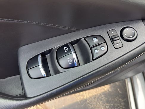 Used 2017 Nissan Maxima Platinum FWD image 12