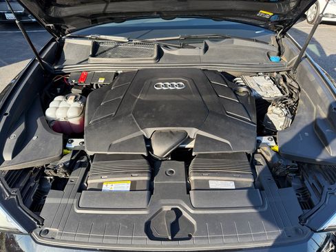 Used 2023 Audi Q8 Premium image 22