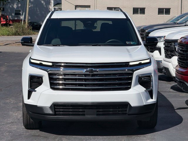 Used 2027 Chevrolet Traverse LT w/ Driver Confidence Package AWD/4WD image 2