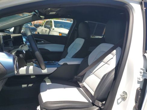 Used 2026 Chevrolet Equinox EV LT w/ Convenience Package II AWD/4WD image 18