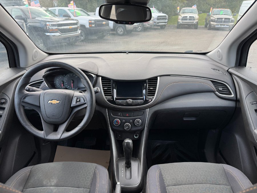 Used 2018 Chevrolet Trax LS w/ LPO, Protection Package FWD image 21
