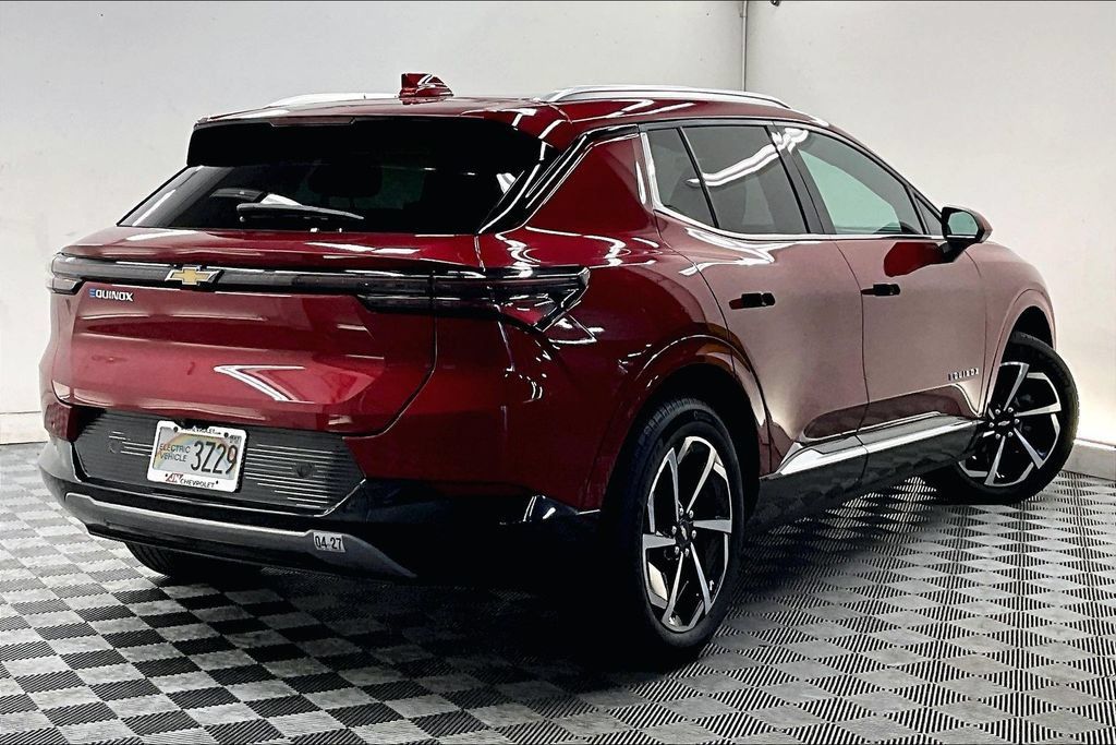 Used 2024 Chevrolet Equinox EV LT FWD image 12