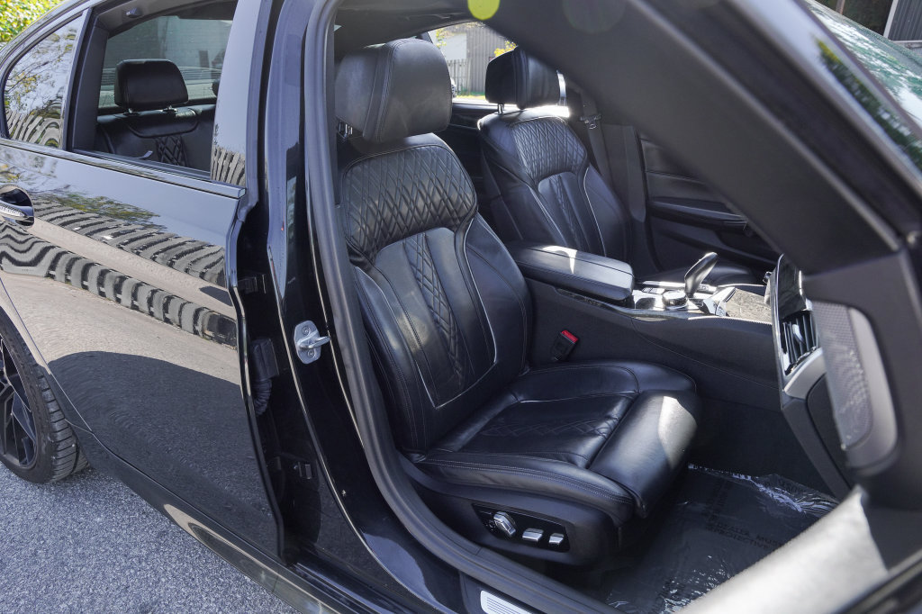 Used 2018 BMW M550i xDrive AWD/4WD image 37